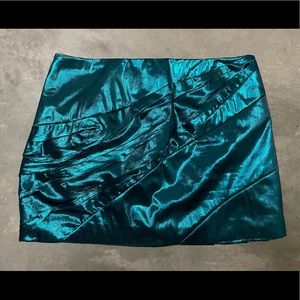 On Trend Metallic Green lame mini skirt 🪲✨